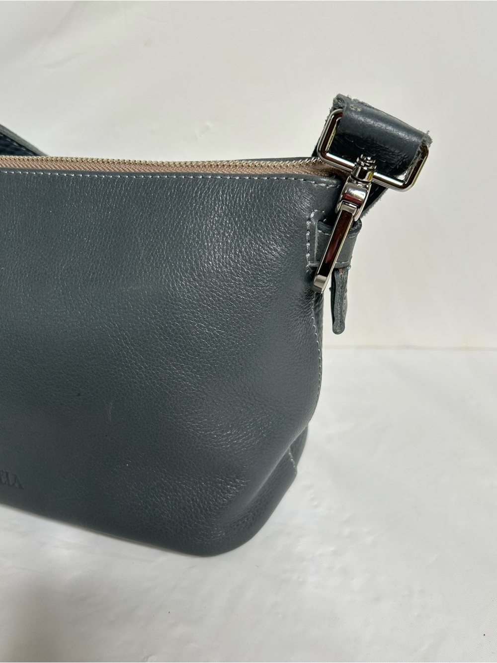 Consuela Keanu Your Way Gray Leather Shoulder Bag - Picture 8 of 12